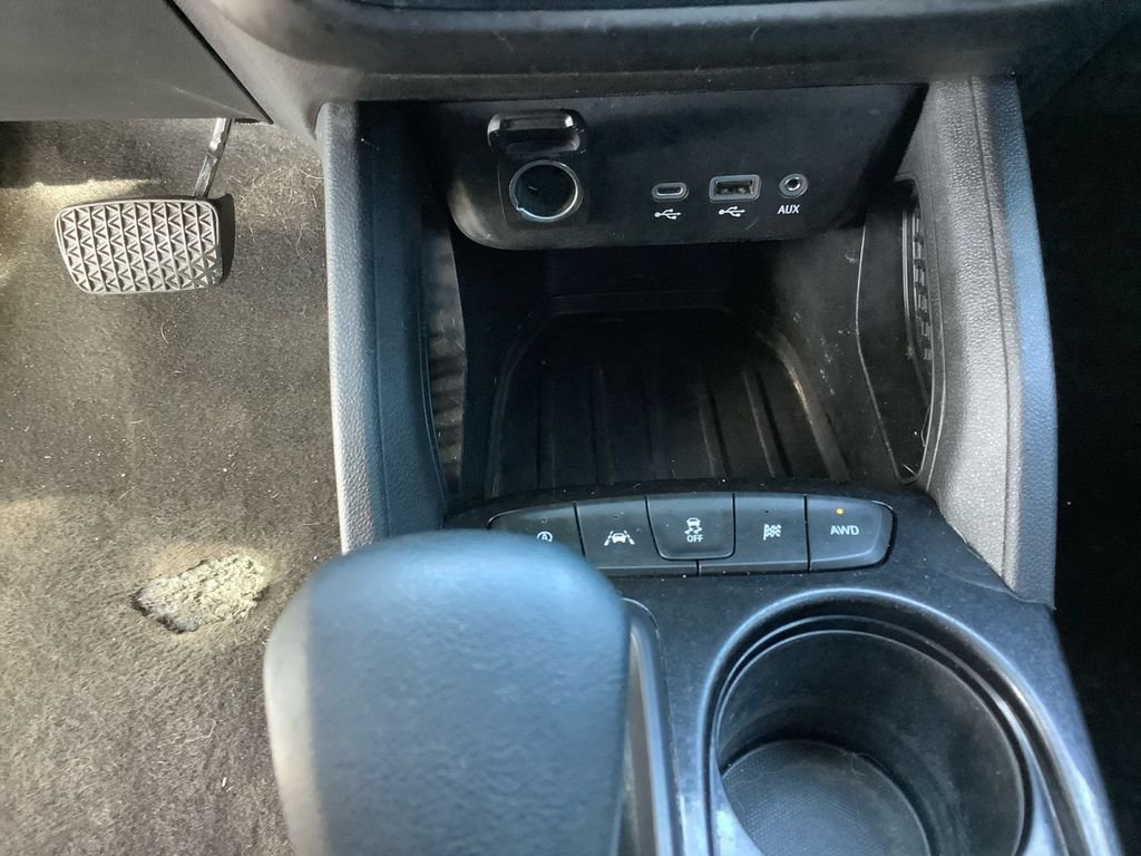 Used 2022 White Chevrolet LT image 28