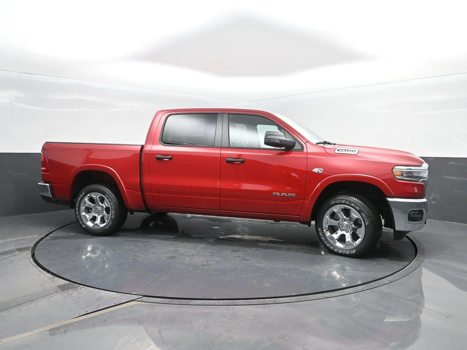 New 2026 Molten Red Pearl-Coat Exterior Paint RAM Big Horn image 3