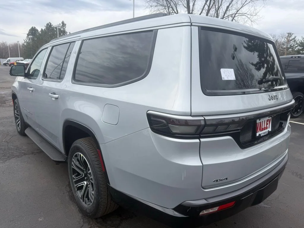 New 2026 Silver-Zynith Exterior Paint Jeep  image 6