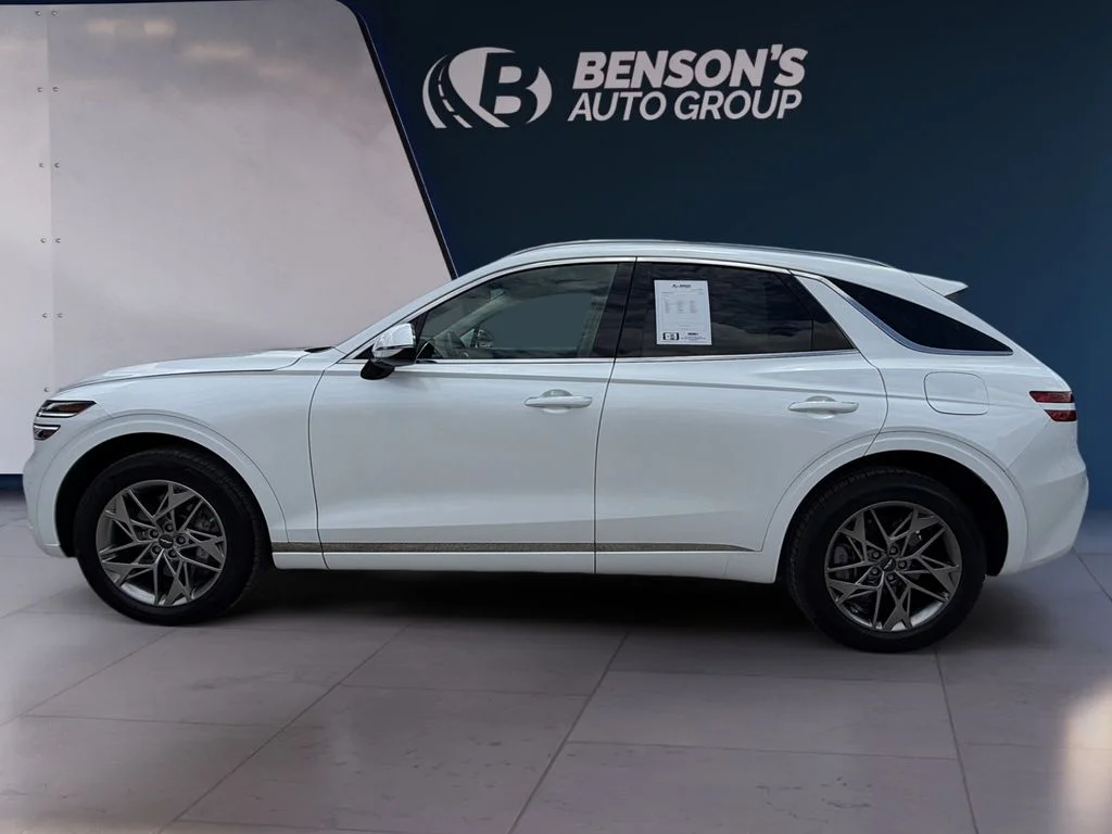 Used 2025 White Genesis 2.5T image 2