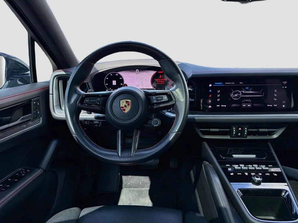 Used 2024  Porsche Base image 23