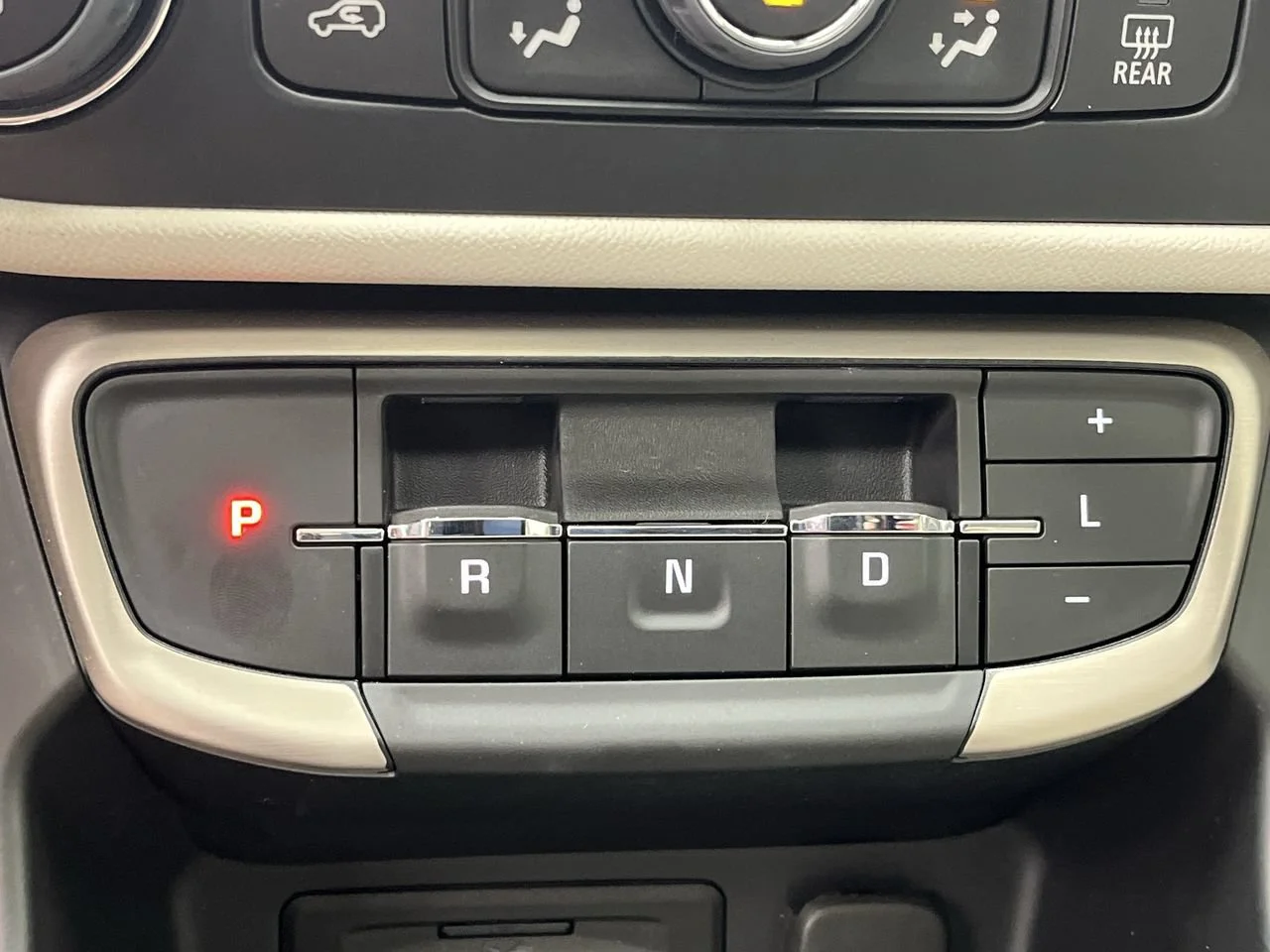 Used 2024 White Frost Tricoat GMC Denali image 26
