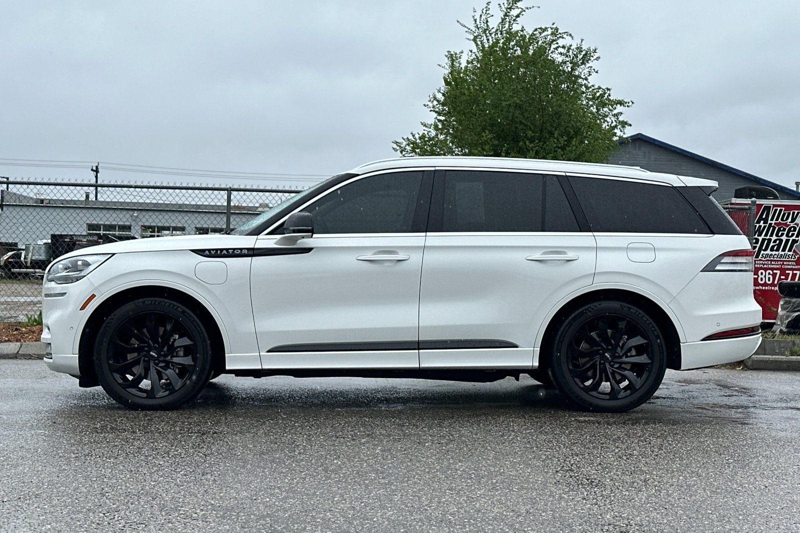 Used 2020 White Lincoln Grand Touring image 7