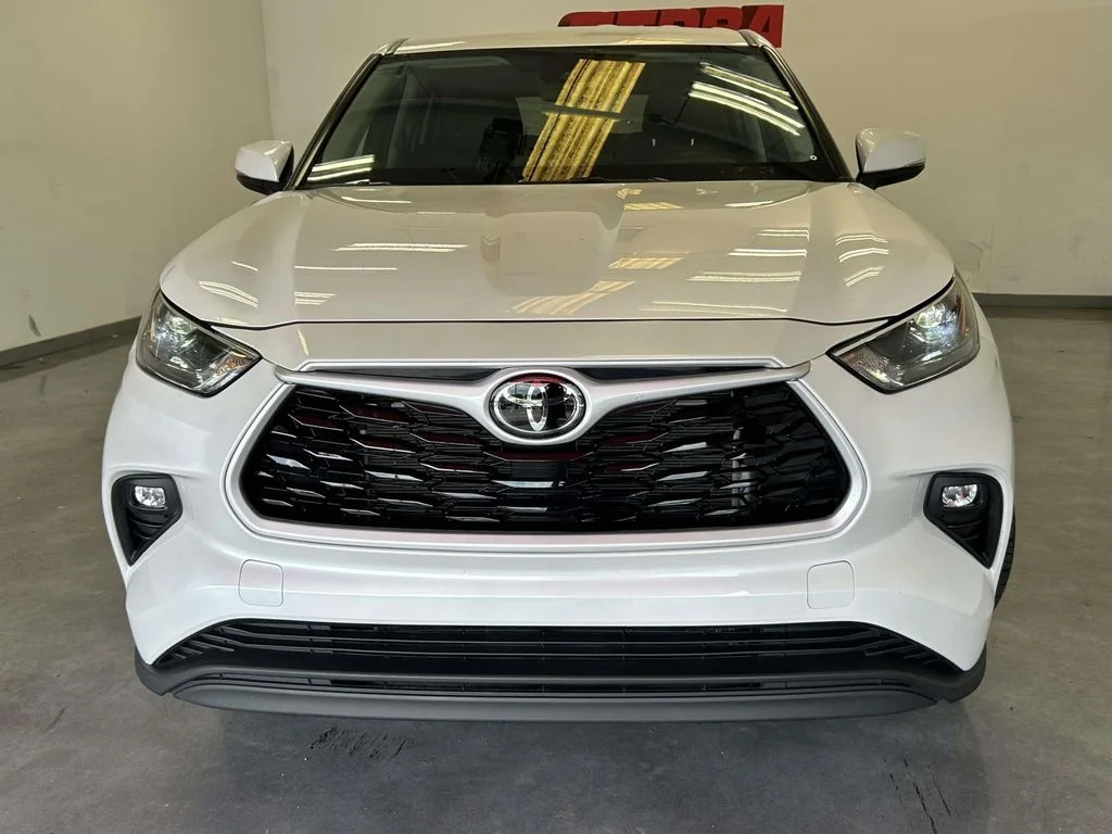 Used 2025 Beige Toyota LE image 7