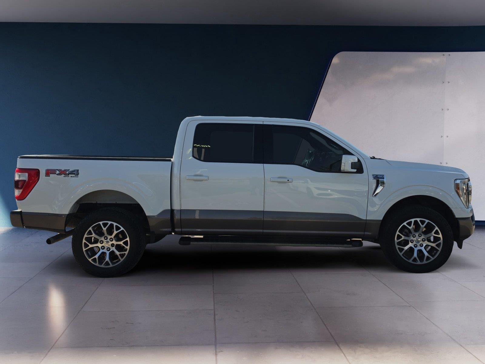 Used 2022 Star White Metallic Tri-Coat/Stone Gray Ford King Ranch image 6