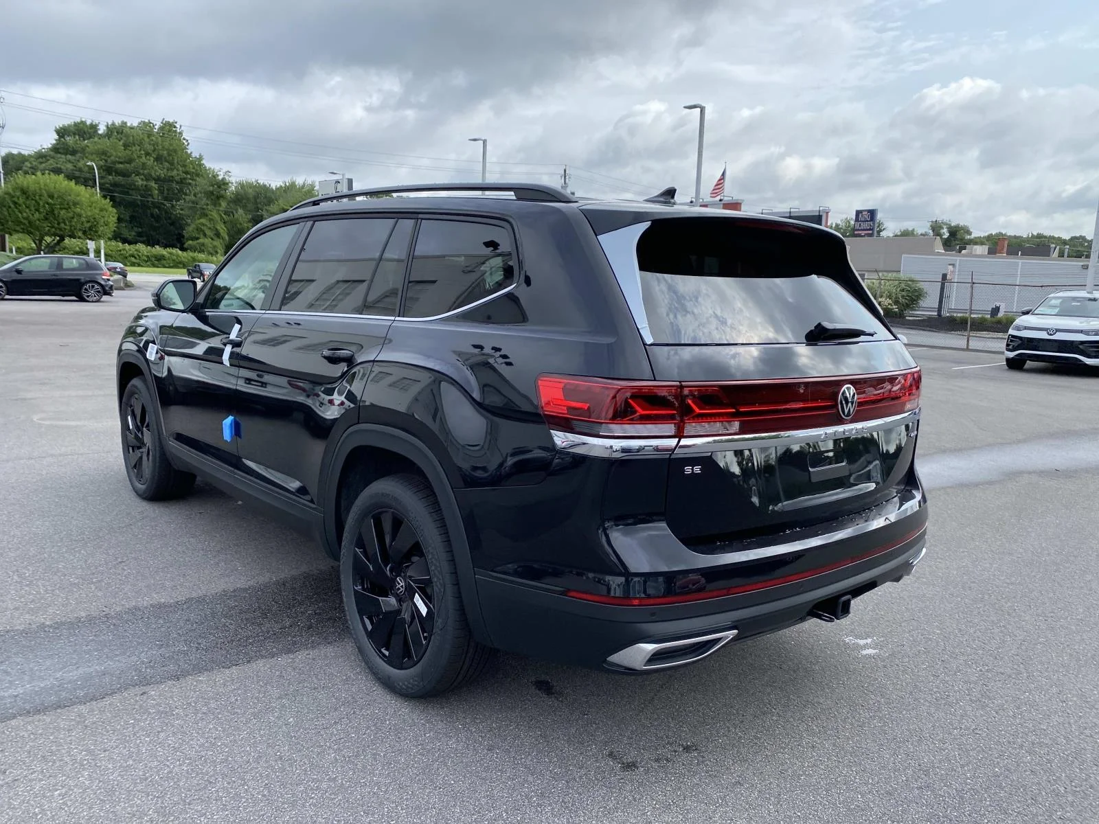 New 2026 Deep Black Pearl Volkswagen 2.0T SE w/Technology 4MOTION image 3