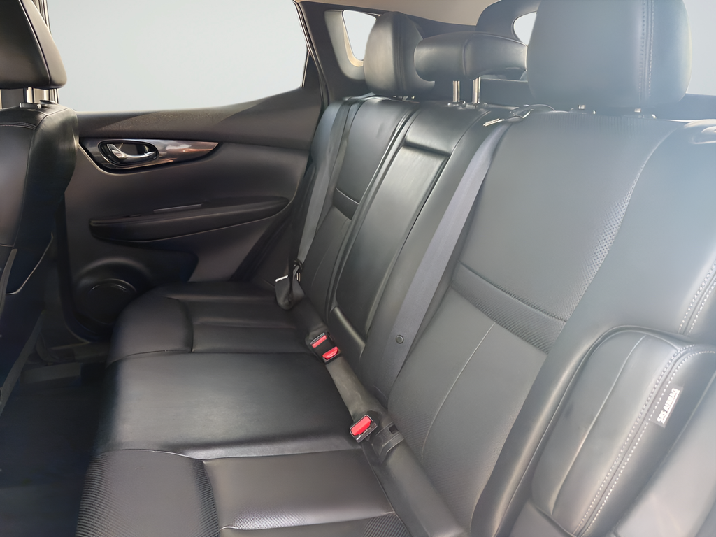 Used 2022 Silver Nissan SL image 23