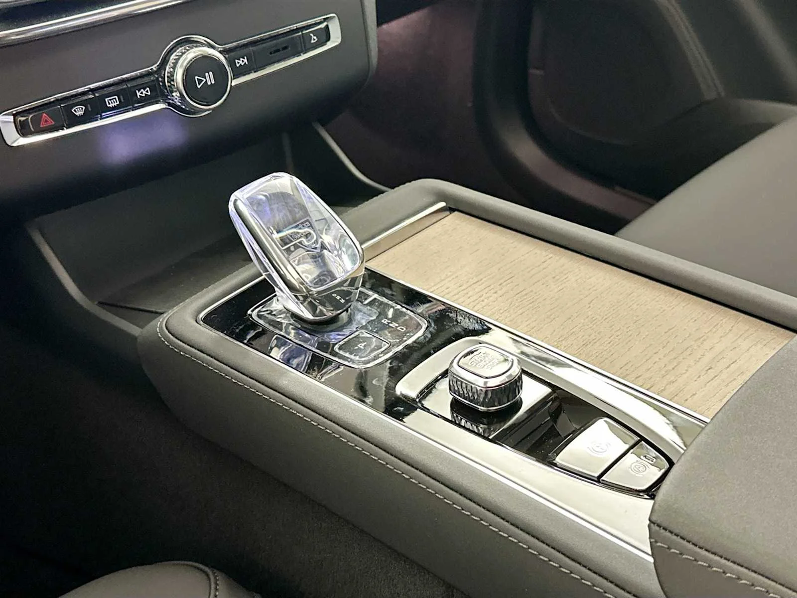 Used 2025 Crystal White Volvo Plus image 16