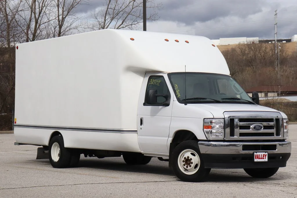 Used 2025 Oxford White Ford Base image 2