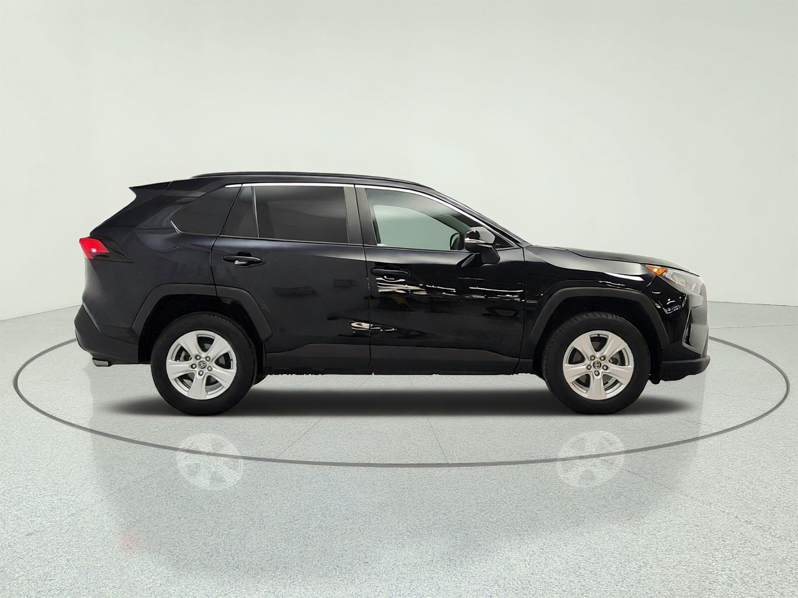 Used 2020 Midnight Black Metallic Toyota XLE FWD (Natl) image 4