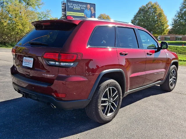 Used 2019 Red Jeep Trailhawk image 7