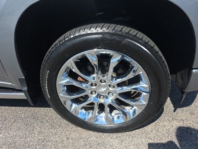 Used 2023 Gray Chevrolet High Country image 9