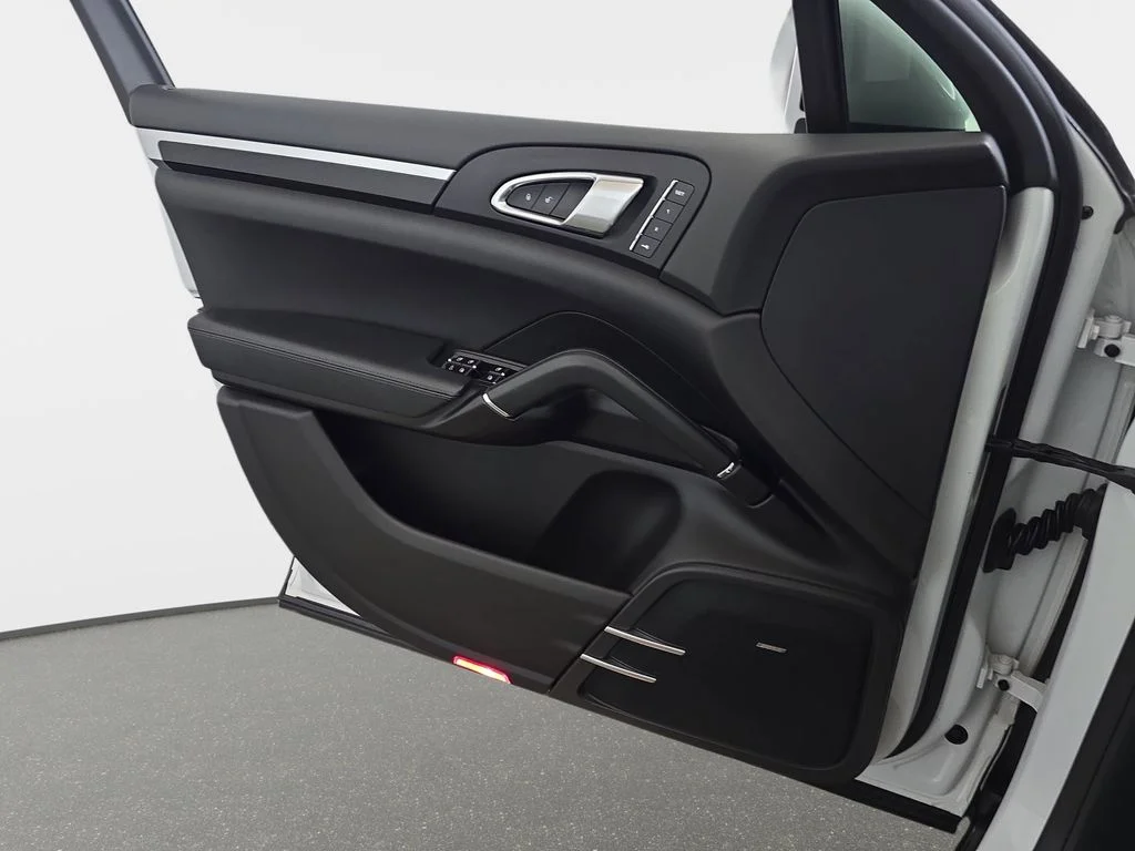 Used 2017  Porsche S image 29