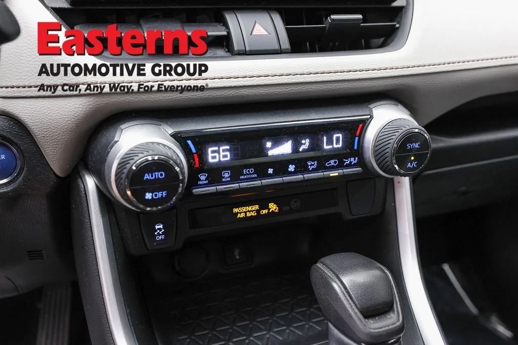 Used 2022 White Toyota XLE image 20