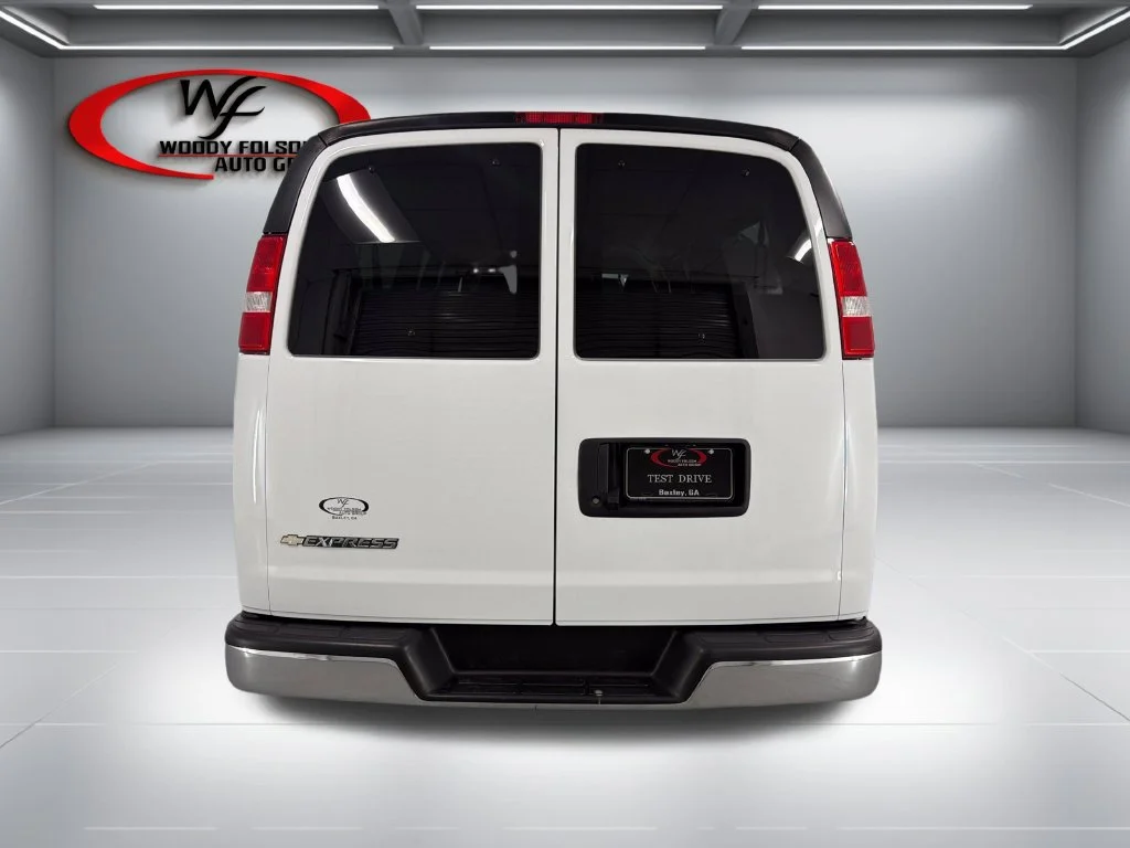 Used 2025 White Chevrolet LT image 7
