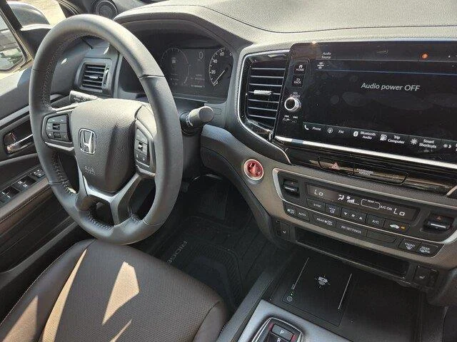 Certified Used 2026 Platinum White Pearl Honda RTL image 32
