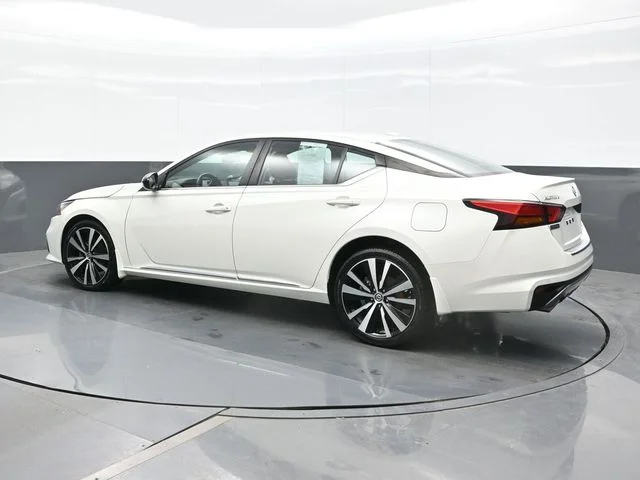 Used 2022 White Nissan 2.5 SR image 3
