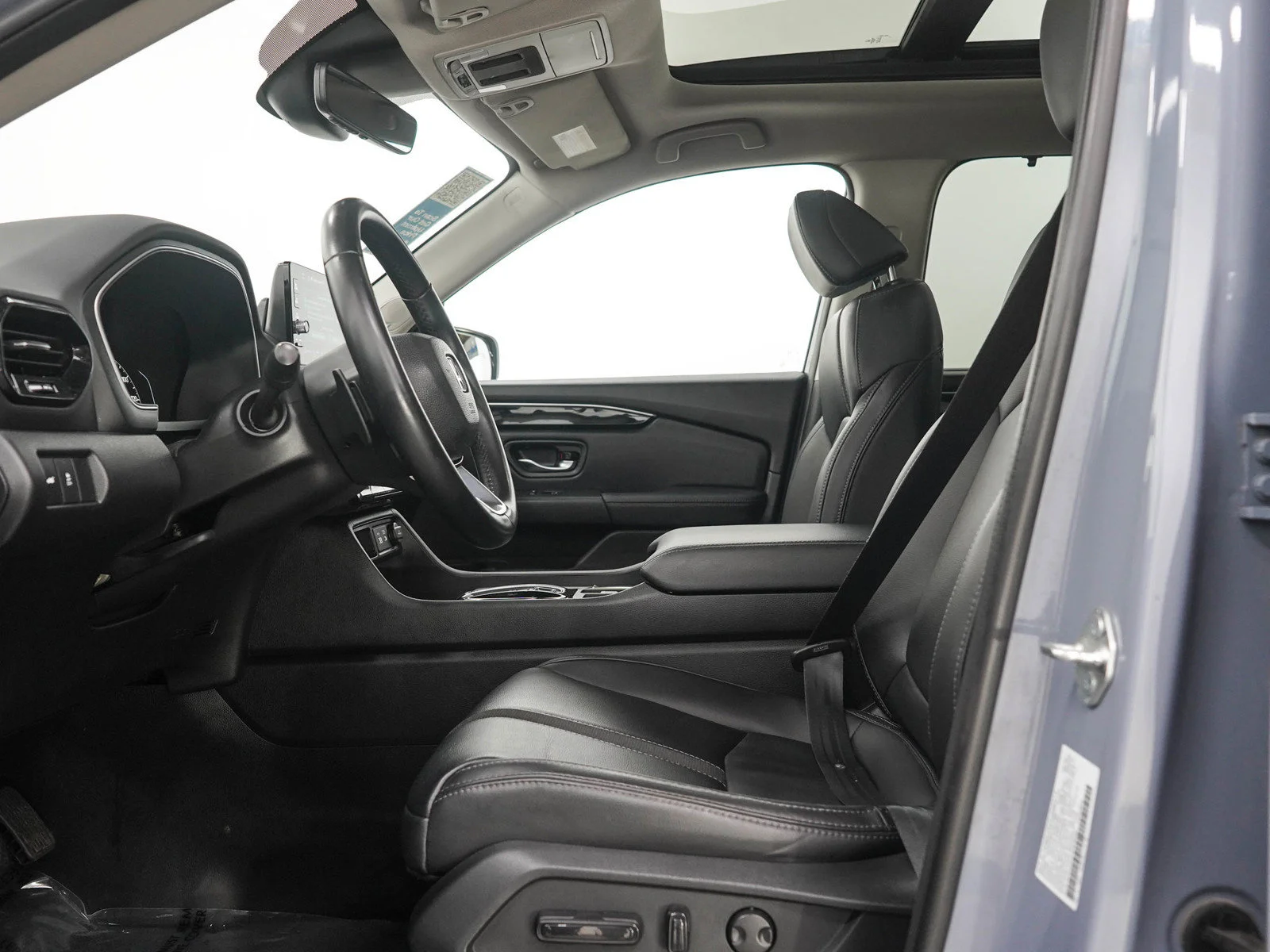 Used 2023 Gray Honda Touring AWD image 25