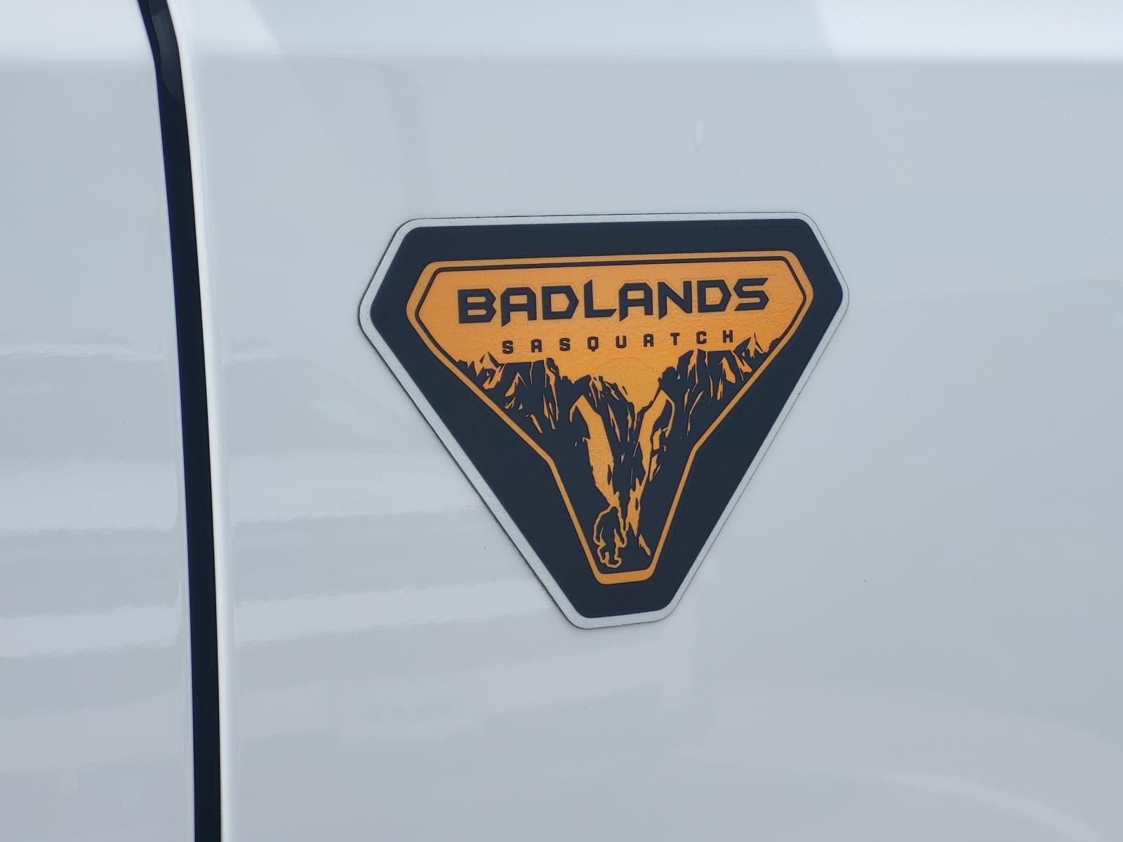 Used 2024 Oxford White Ford Badlands image 5