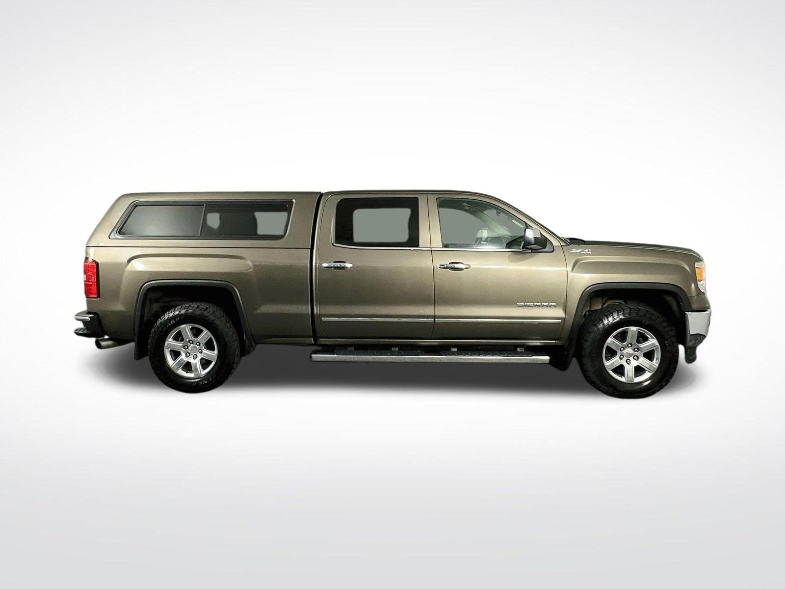 Used 2015 Bronze Alloy Metallic GMC SLT image 9