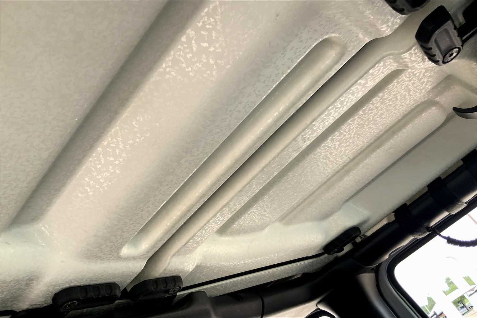 Used 2018 Billet Silver Metallic Clearcoat Jeep Sport S image 13