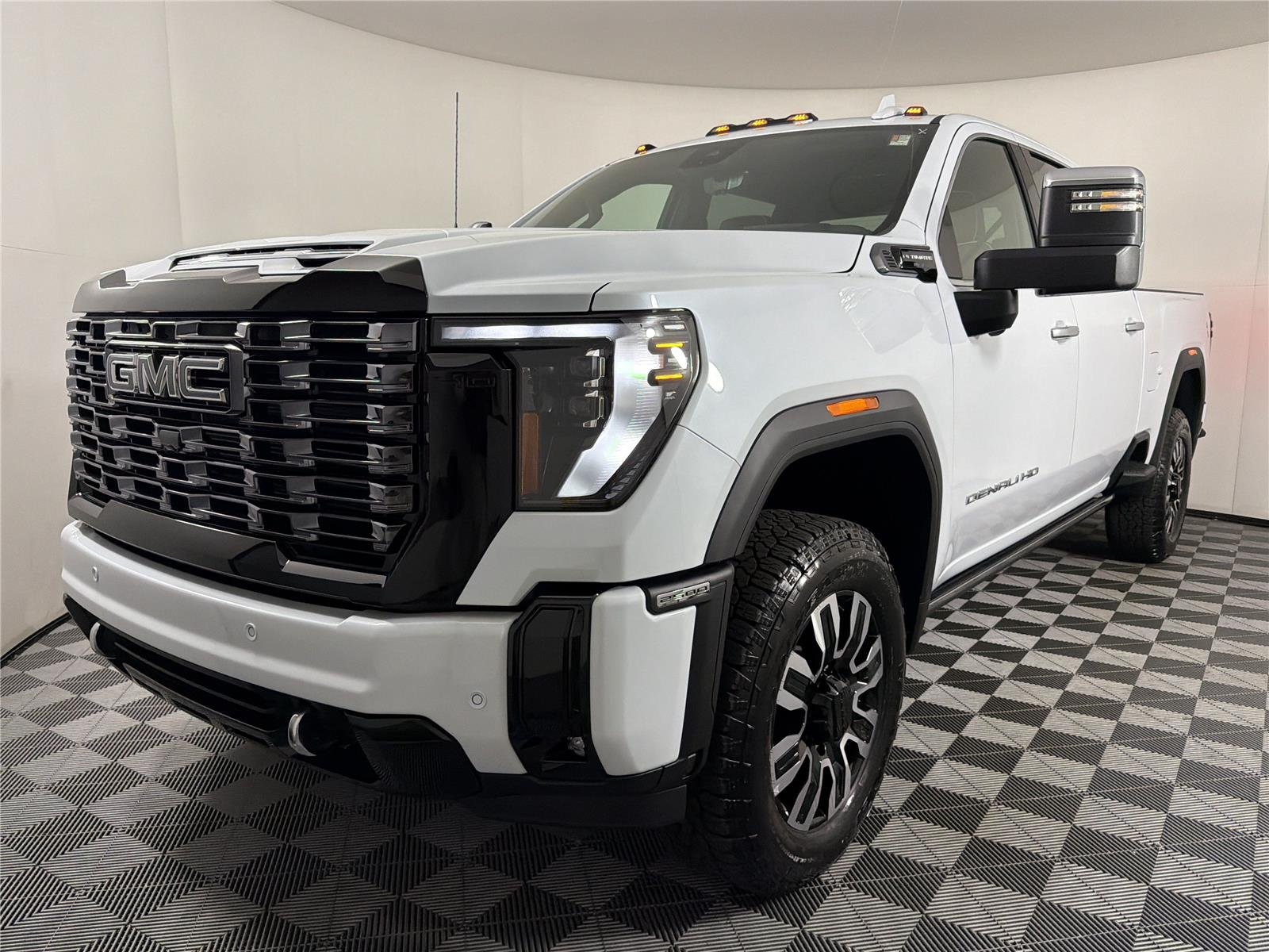New 2026 Glacier White Tricoat GMC Denali Ultimate image 3