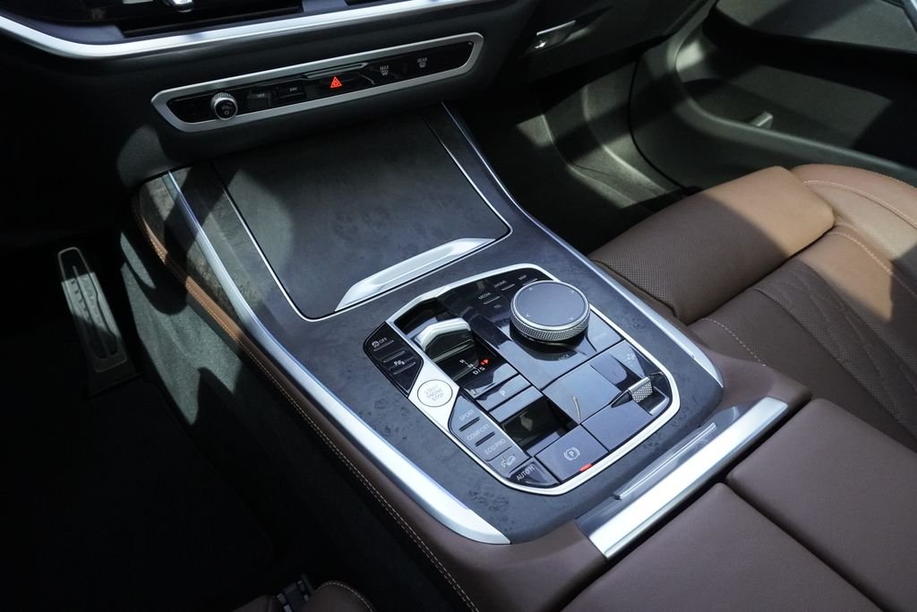 Used 2025 White BMW M60i image 14