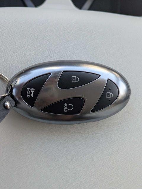 New 2027 Black Hyundai SEL FWD image 33
