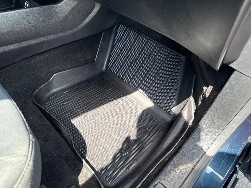 Used 2020 Blue Ford SE image 37