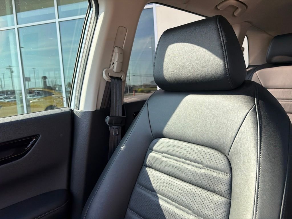 Used 2025 Silver Honda EX-L image 23