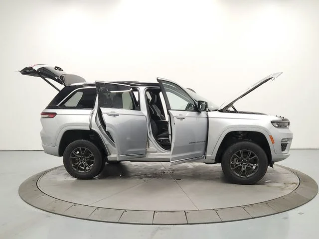 Used 2023 Silver Jeep Summit image 16
