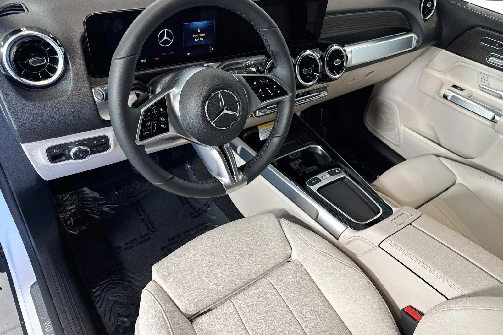 Used 2026 Polar White Mercedes-Benz GLB 250 image 9