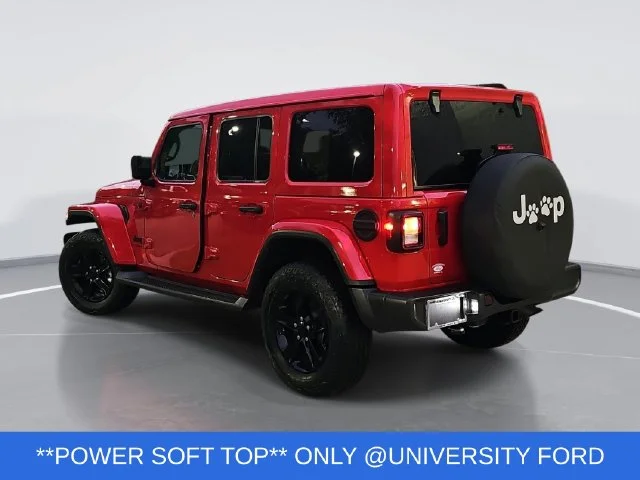 Used 2023 Red Jeep Altitude image 5