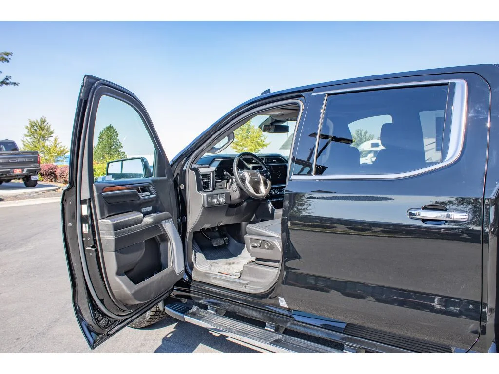 Used 2024 Onyx Black GMC Denali image 28