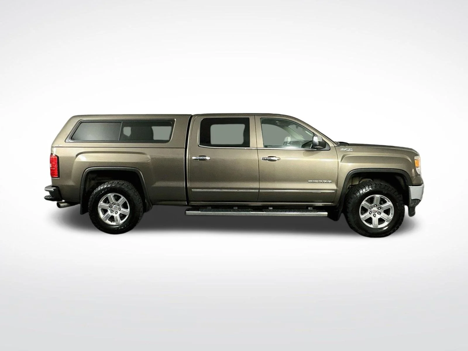Used 2015 Bronze Alloy Metallic GMC SLT image 9