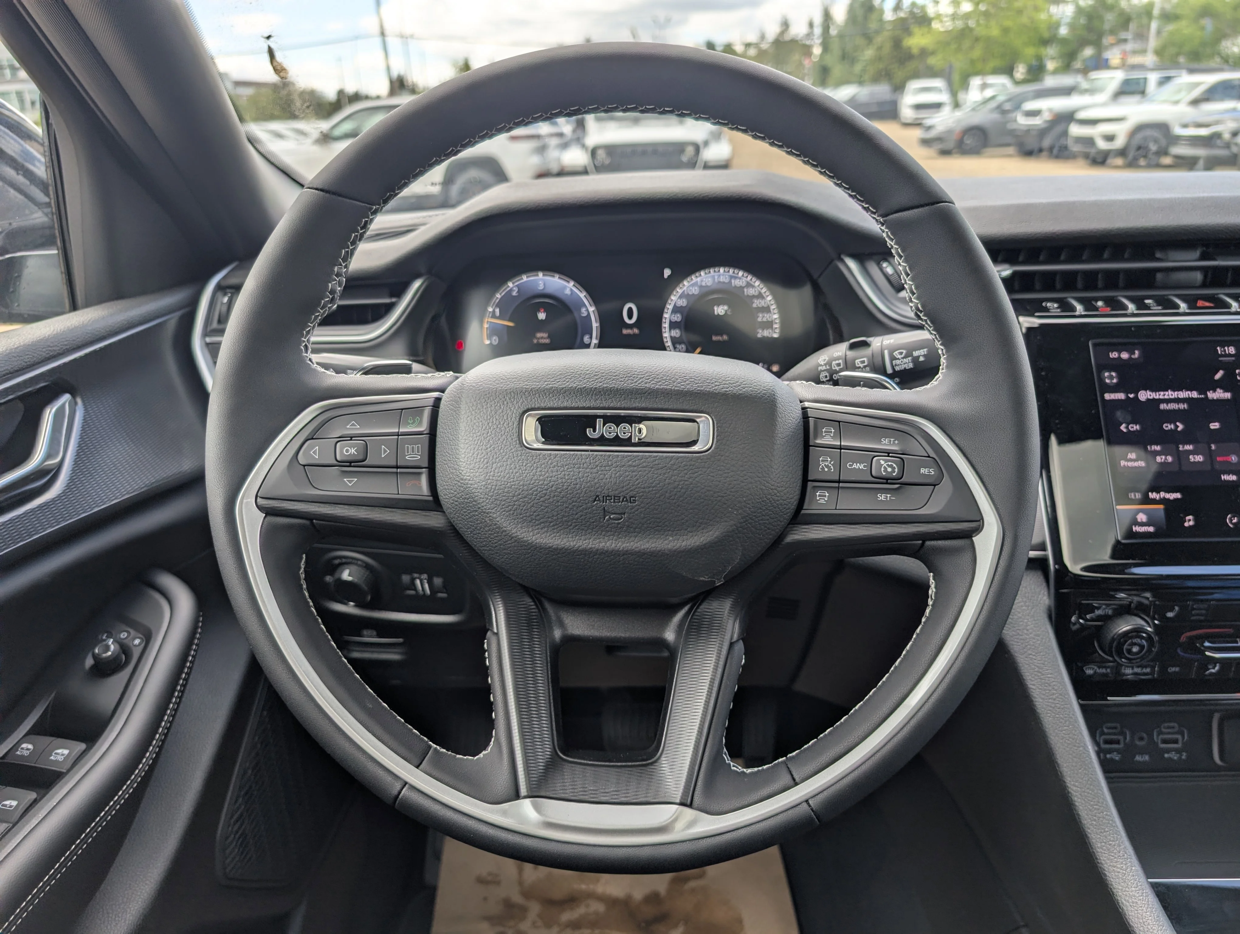 New 2025 Diamond Black Crystal Pearl Jeep Altitude image 25