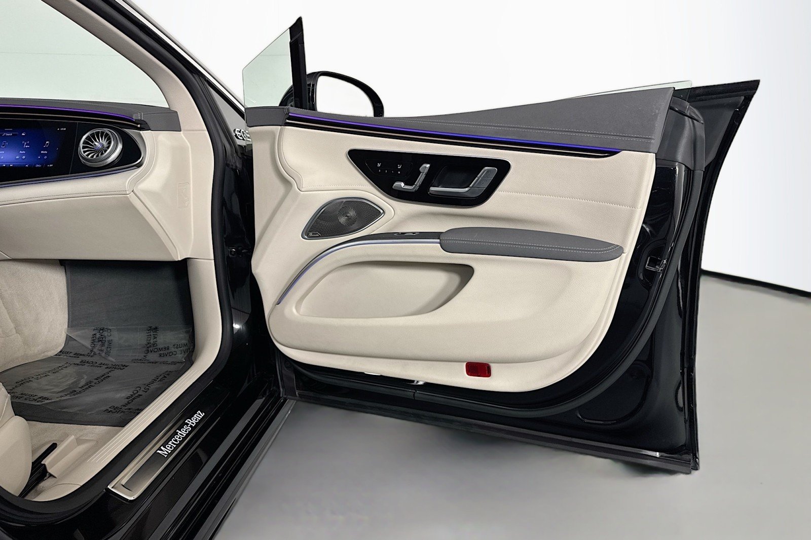 Used 2023 Obsidian Black Metallic Mercedes-Benz 580 image 23