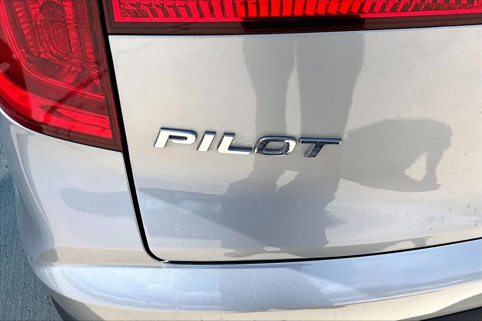 Used 2018 Lunar Silver Metallic Honda EX-L image 10