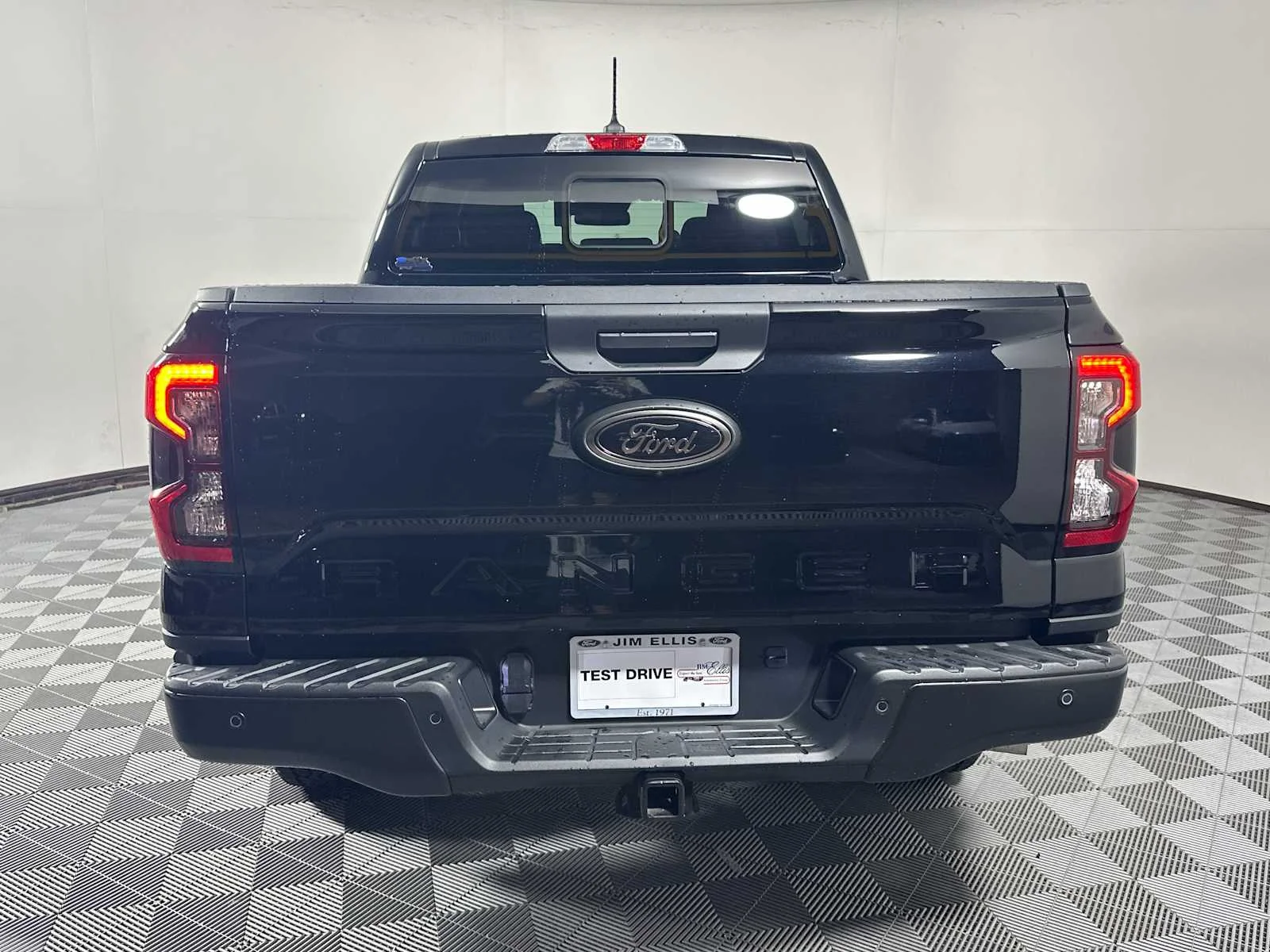 New 2025 Shadow Black Ford XLT image 7