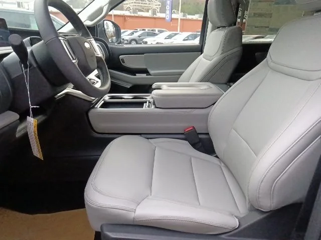 New 2025 Star White Metallic Tri-Coat Ford Active image 15