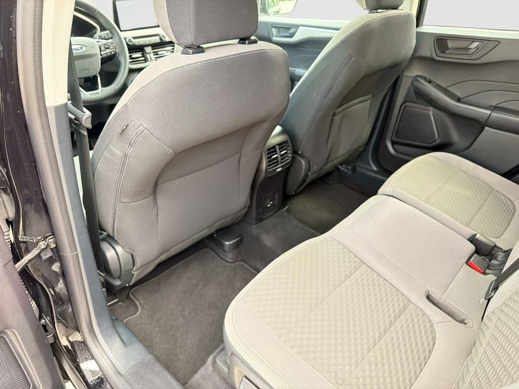 Used 2022 Agate Black Metallic Ford SE image 15