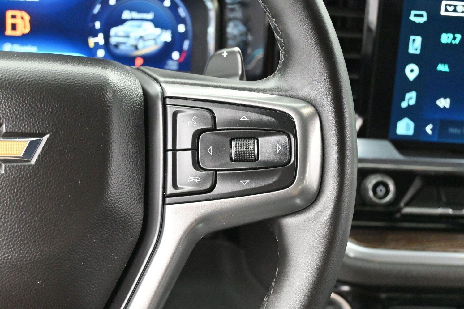 Used 2025 Summit White Chevrolet LT image 16