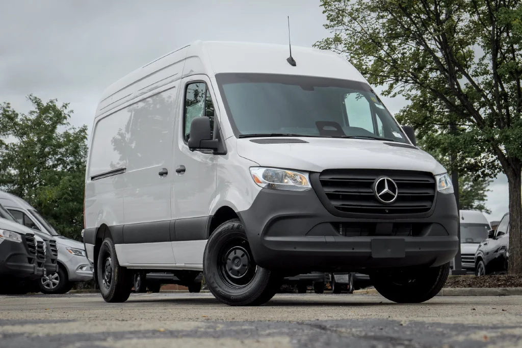 New 2026 Arctic+White Mercedes-Benz Cargo 144 WB image 1
