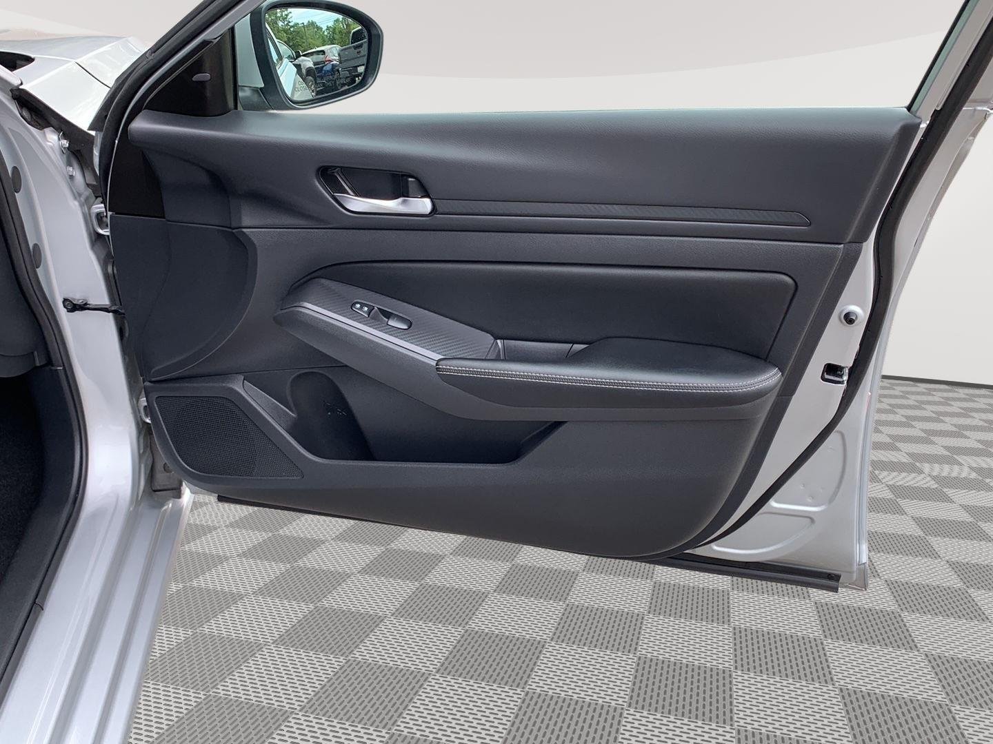 Used 2024 Brilliant Silver Metallic Nissan 2.5 SV image 12