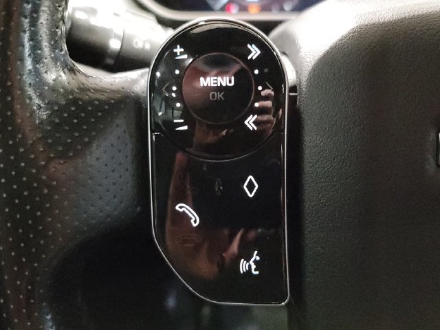 Used 2019 Fuji White Land Rover HSE image 28