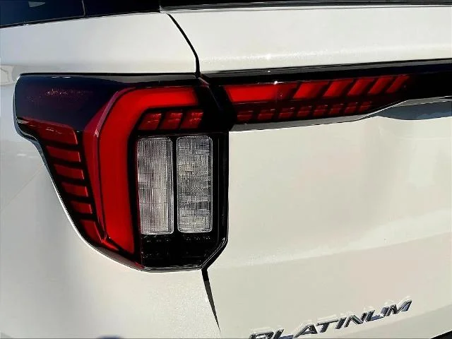 New 2027 Star White Metallic Tri-Coat Ford Platinum™ image 78