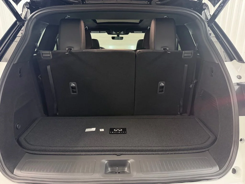 New 2027 2T RAD WHT INFINITI Sport AWD image 42