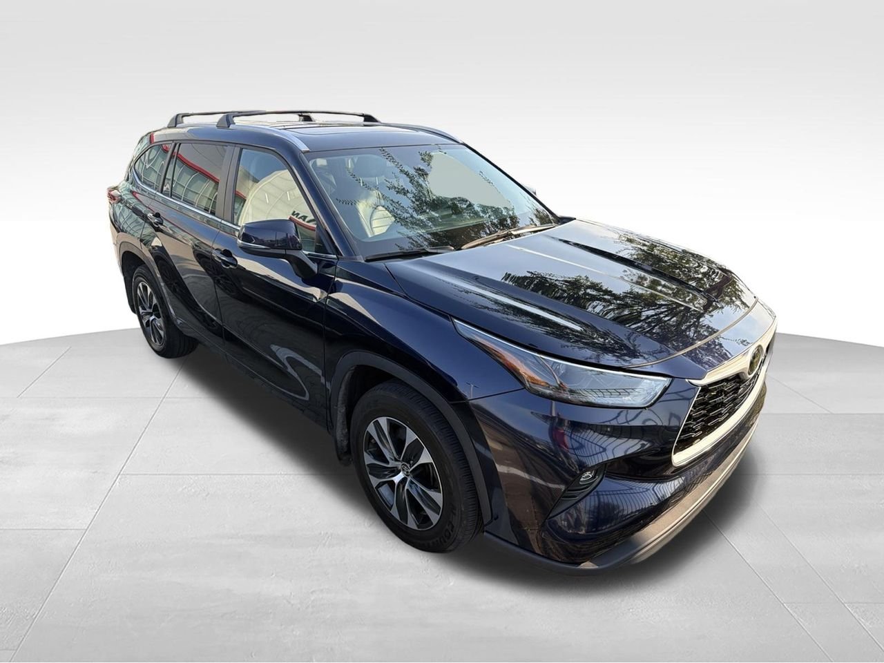 Used 2024  Toyota XLE image 3