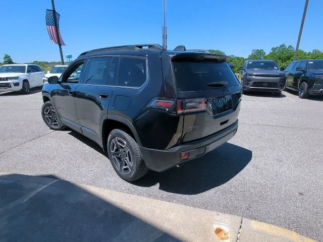 New 2026 Diamond Black Crystal Pearl-Coat Exterior Paint Jeep Laredo image 28