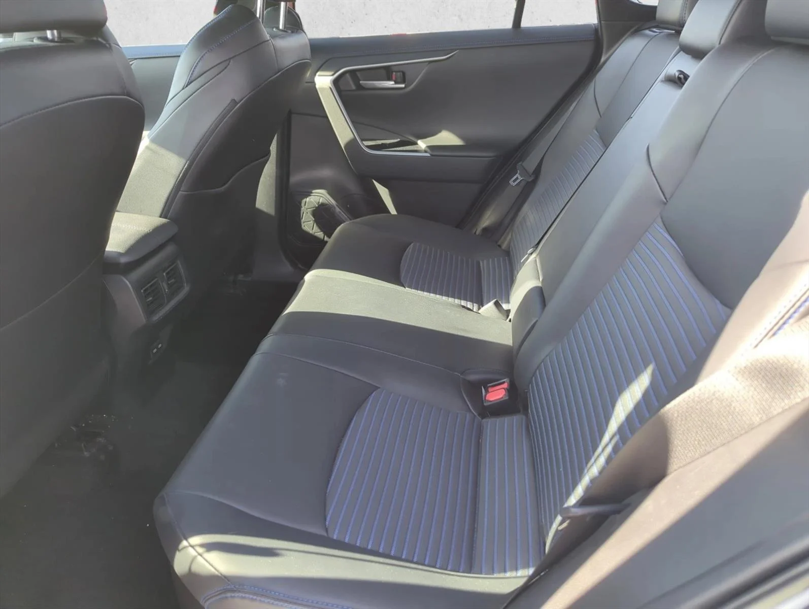 Used 2024 Wind Chill Pearl/Midnight Black Metallic Toyota Hybrid XSE image 21